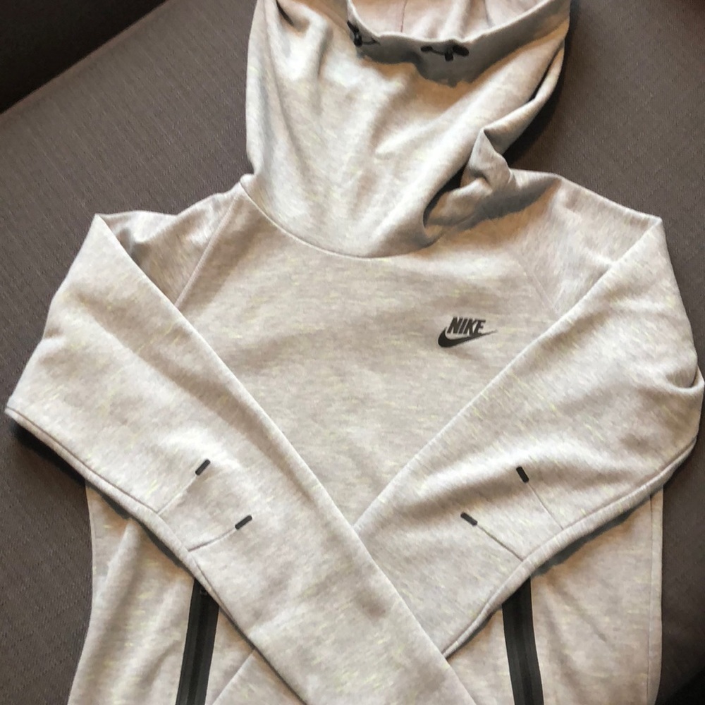 Nike sweater women’s